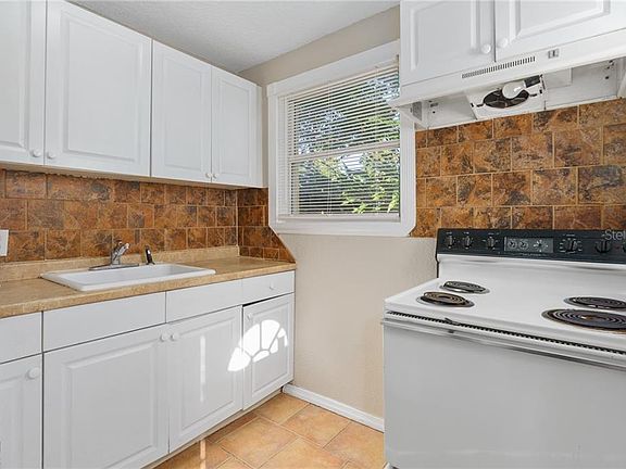 5th image of 653 Ololu Dr