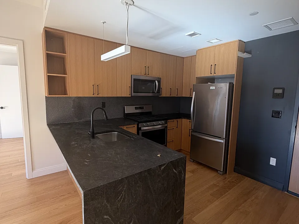 83-84 Gardner St #U306