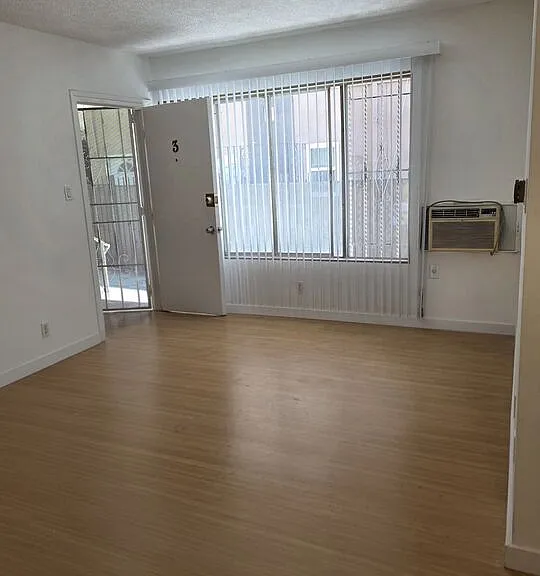 428 S Wilton Pl #3 — Photo 2