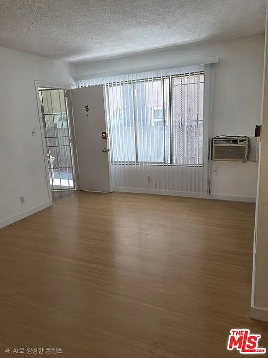Building Photo - 428 S Wilton Pl #3