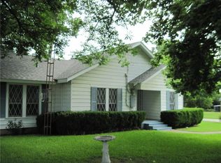 308 E Walnut St, Abbott, TX 76621