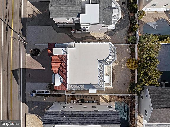 4th image of 1505 N Atlantic Ave