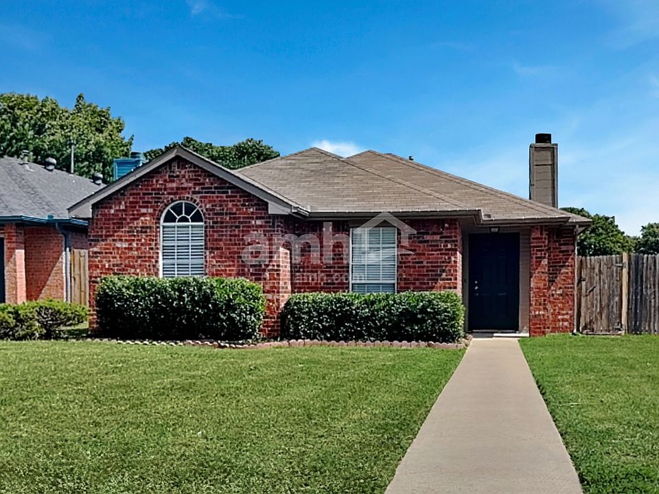 1st image of 300 Bryant Ln