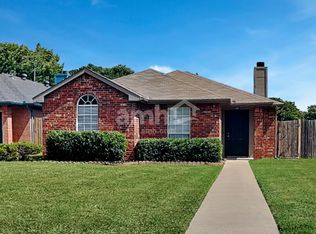 300 Bryant Ln, Cedar Hill, TX 75104
