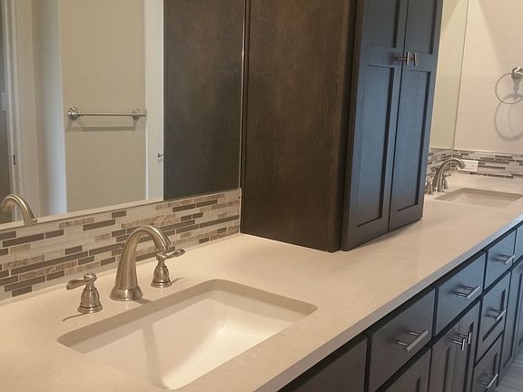 2nd image of 405 Woodlawn Dr