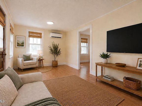 4th image of 429 Tollett St