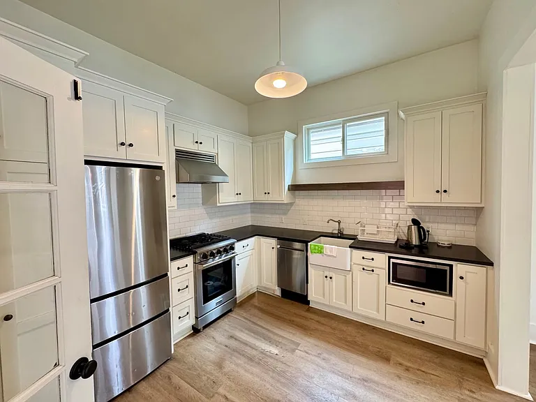 418 Broad St — Photo 16