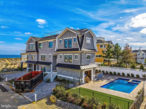 110 E Jeanette Ave, Brant Beach, NJ 08008