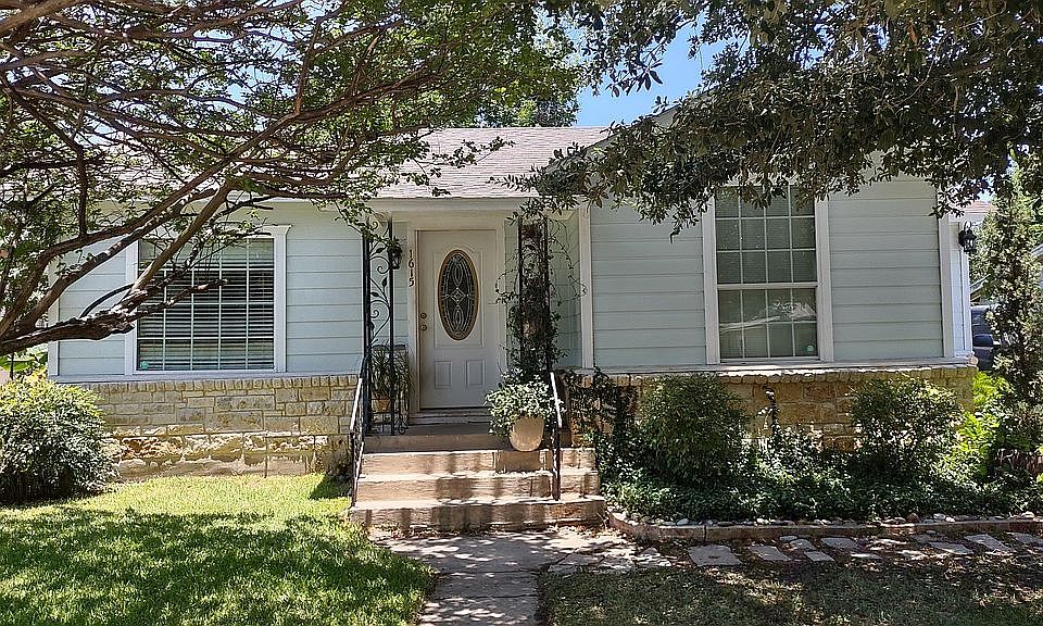 1st image of 1615 W Lullwood Ave