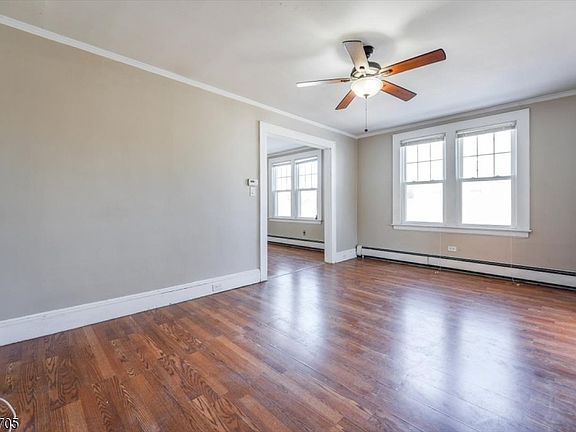 3rd image of 104 Walnut St