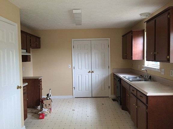 4th image of 1122 Newberry Dr