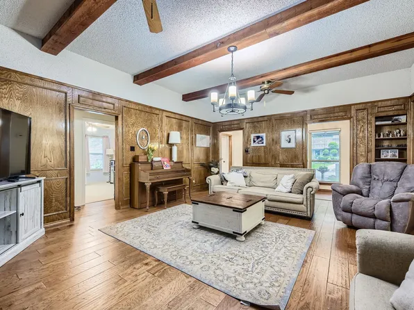 4701 Hidden Oaks Ln, Arlington, TX 76017