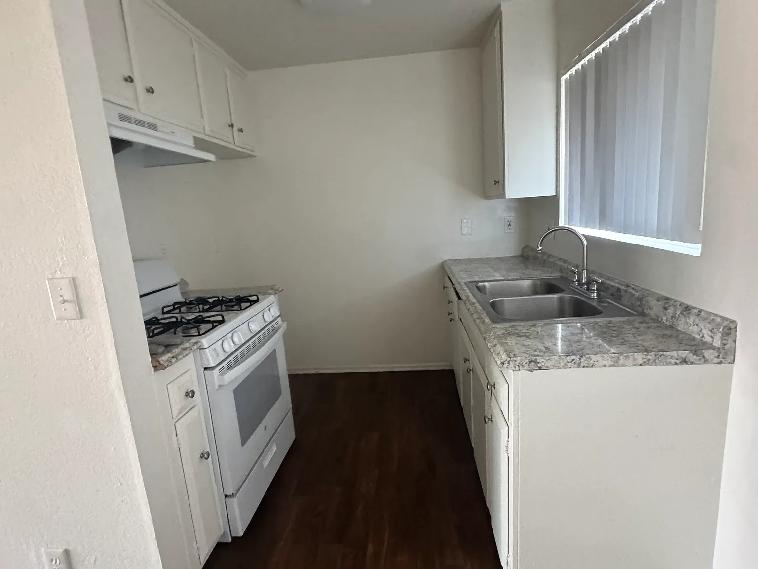 2221 E Lenita Ln — Photo 4