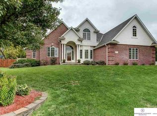 1205 Roland Dr, Papillion, NE 68046