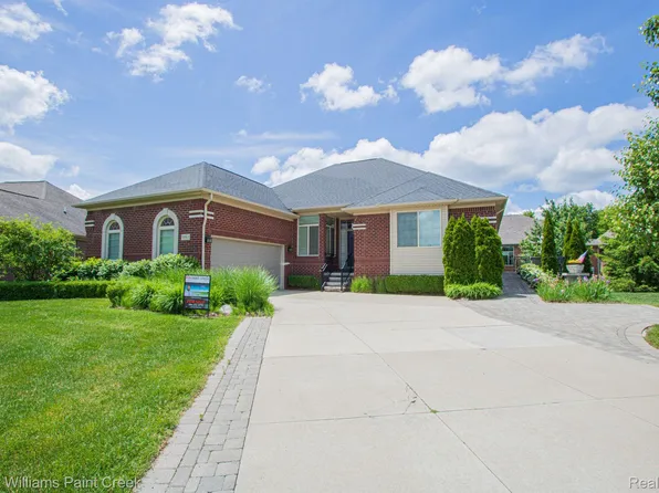 58863 Glacier Club Dr, Washington, MI 48094