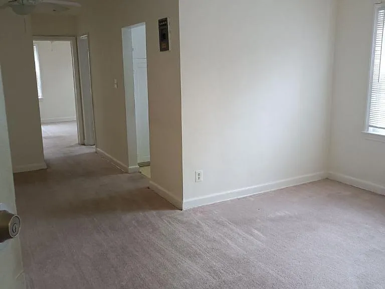 1110 N Kensington St #8 — Photo 4