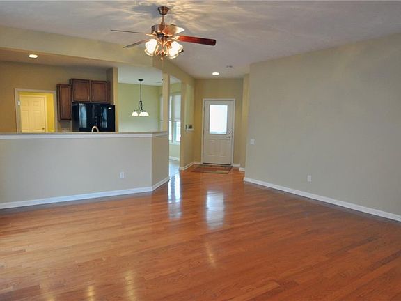 4th image of 9437 Harvard Dr
