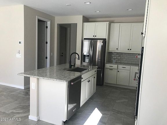 4th image of 3117 E Louise Dr