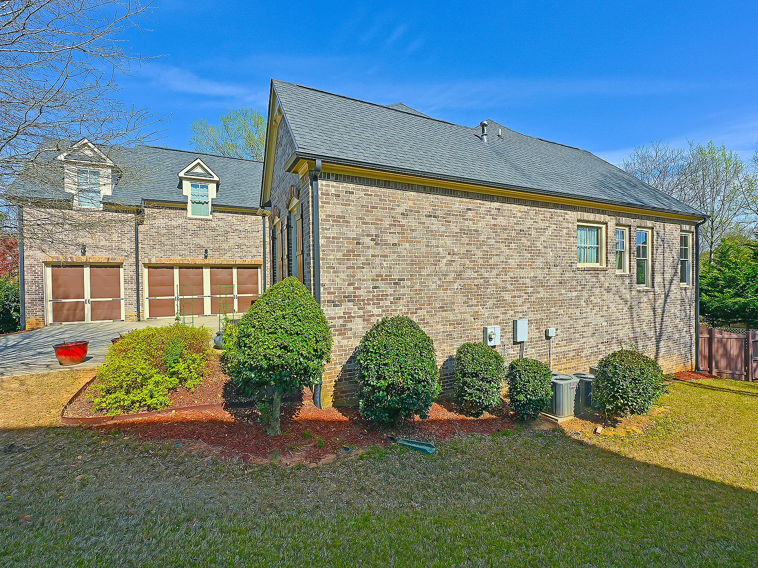 10300 Meadow Crest Ln — Photo 3
