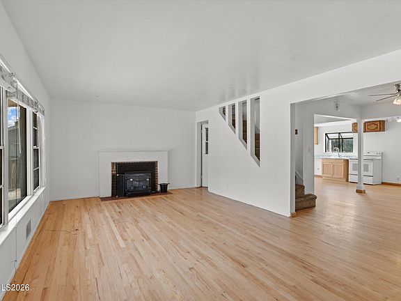 5th image of 454 Glenmanor Dr
