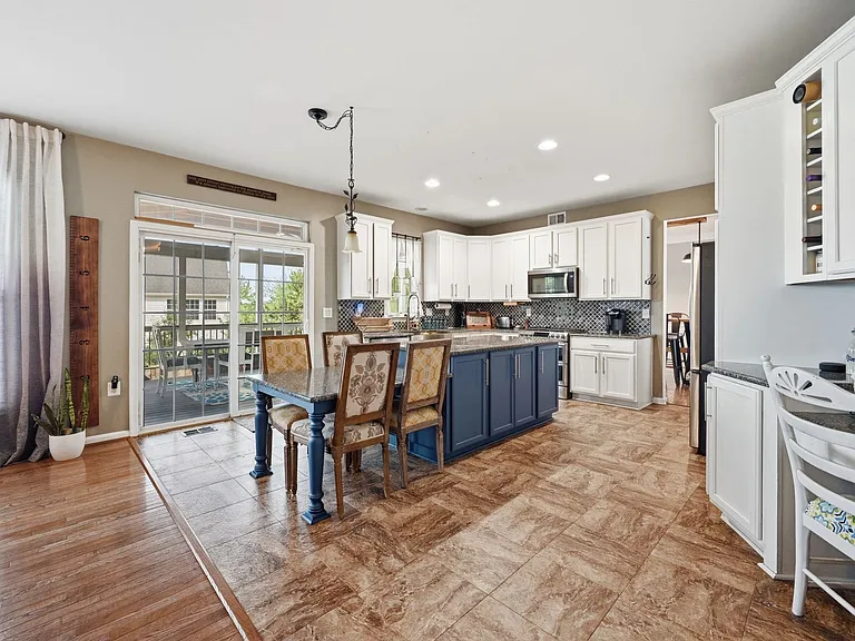 753 Bonnie Ridge Dr NE — Photo 2