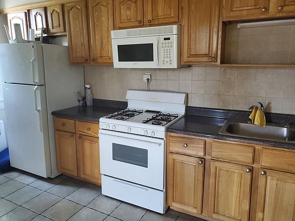 3rd image of 76 Wallace St #9