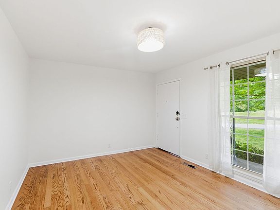 5th image of 4744 Briarwood Dr
