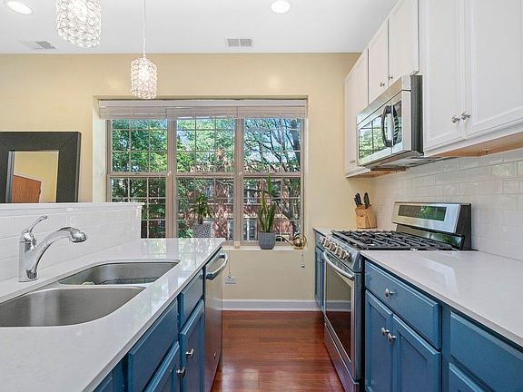 3rd image of 3341 W Sunnyside Ave #2B