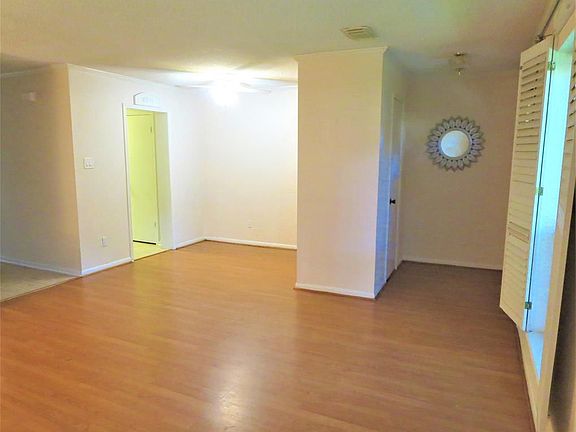 5th image of 1385 Country Place Dr