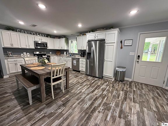 3rd image of 476 Pebble Dr