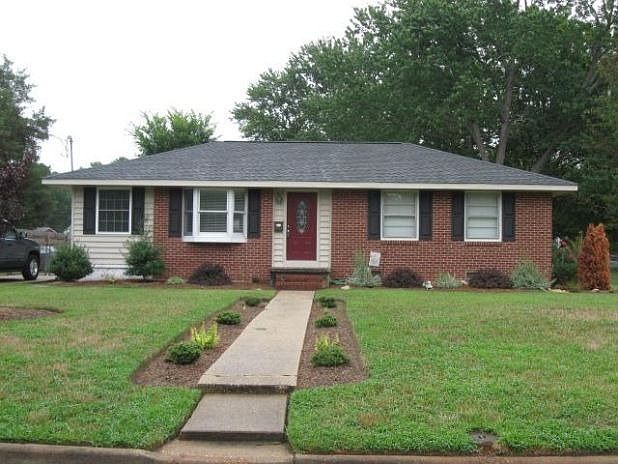 1st image of 7 Wedgewood Dr