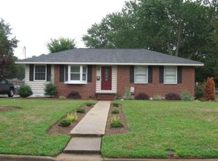 7 Wedgewood Dr, Newport News, VA 23601
