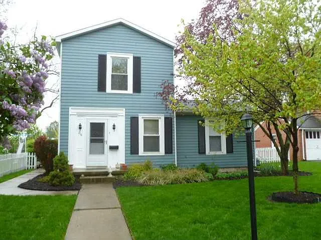 210 W Dudley St photo 1