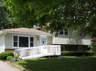 620 Kenilworth Ave, South Elgin, IL 60177