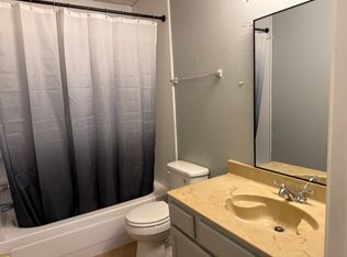 517 Valley Mills Dr, Arlington, TX 76018
