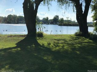 10300 Kress Rd, Pinckney, MI 48169