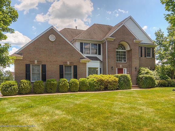 2nd image of 27 Outlook Ln