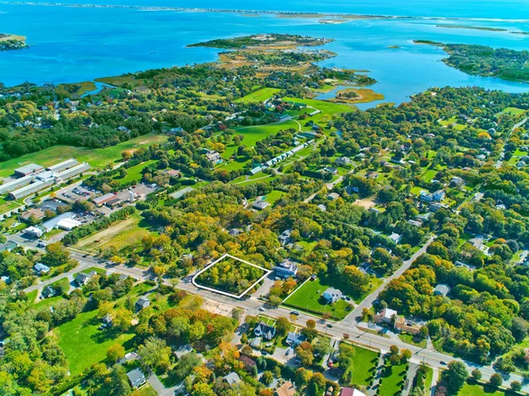 Moriches Ave, East Moriches, NY 11940