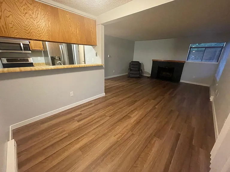 2409 S 222nd St #B9 — Photo 3