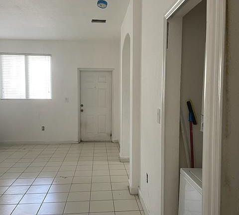 4th image of 2711 SE 16th Ave Unit 100