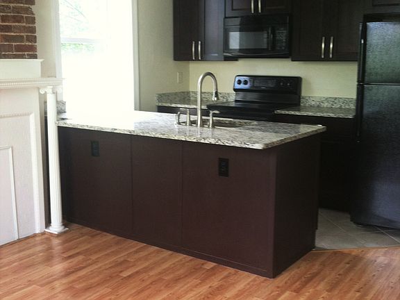 2nd image of 440 S Fairmount St #3