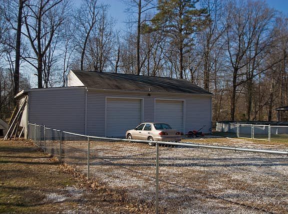 Detached garage