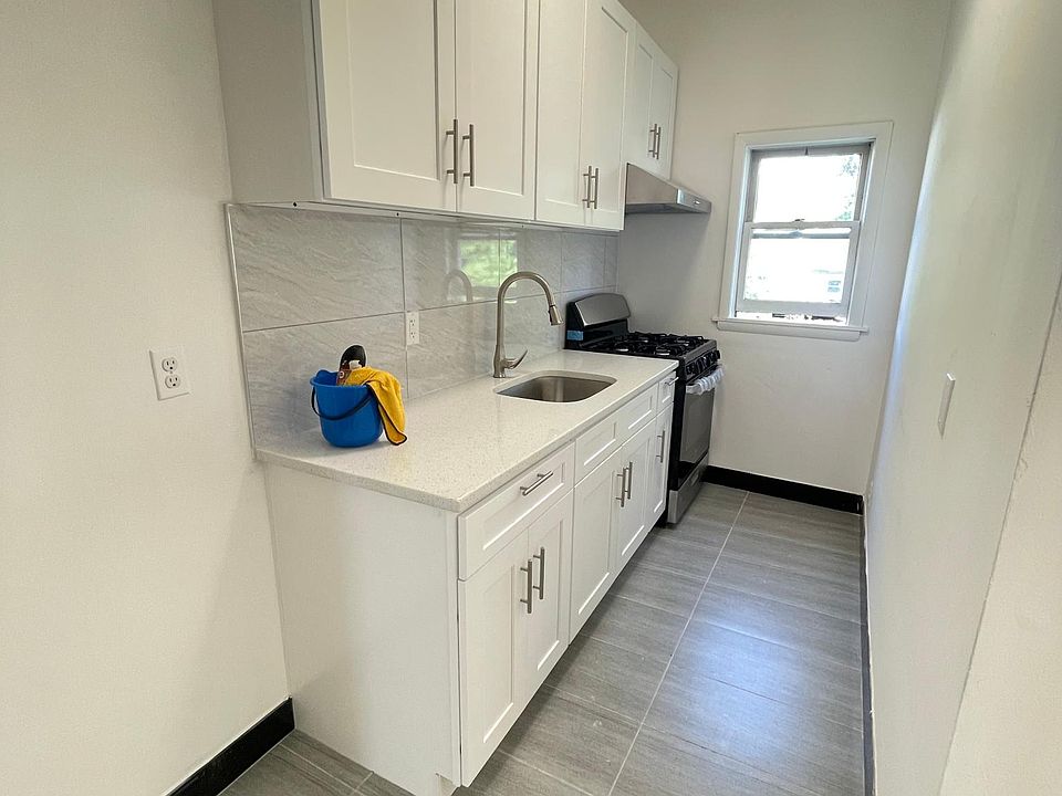 1st image of 225 Targee St #1R