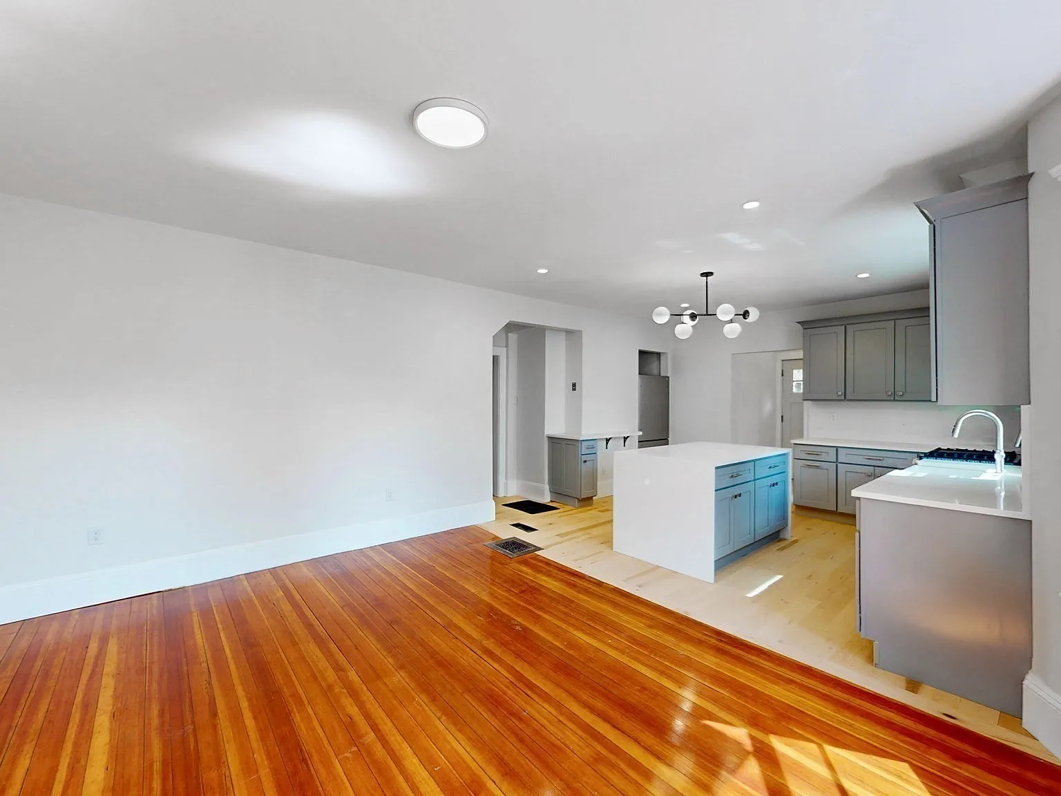 4 bed, 2.0 bath, 2250 sqft, $4,300 — Photo 4