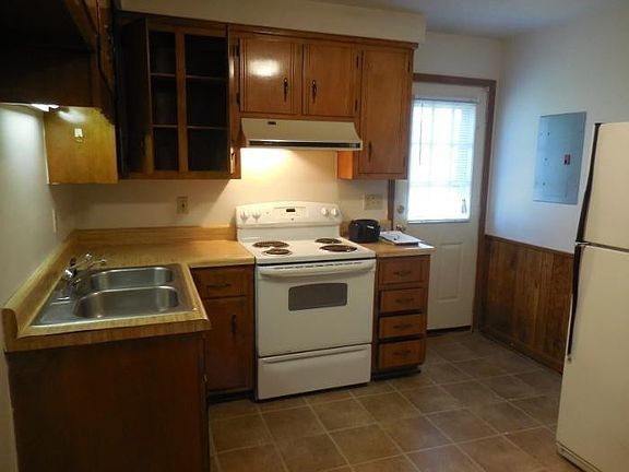 3rd image of 111 Northway Dr
