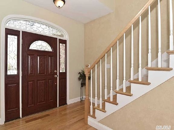 3rd image of 14 Menasha Ln