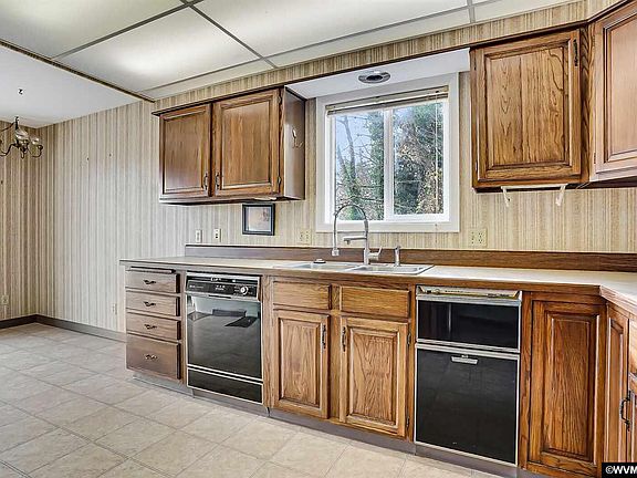 4th image of 1690 Fair Oaks Way NW
