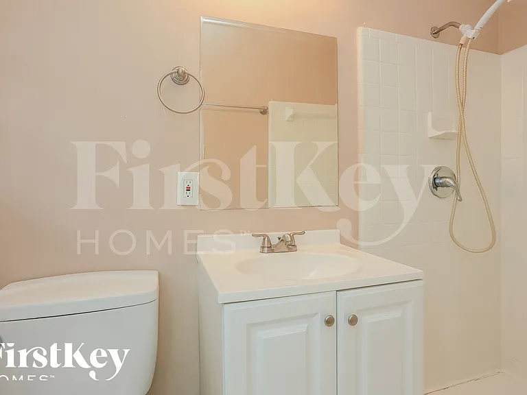 1348 Yates Ave — Photo 17