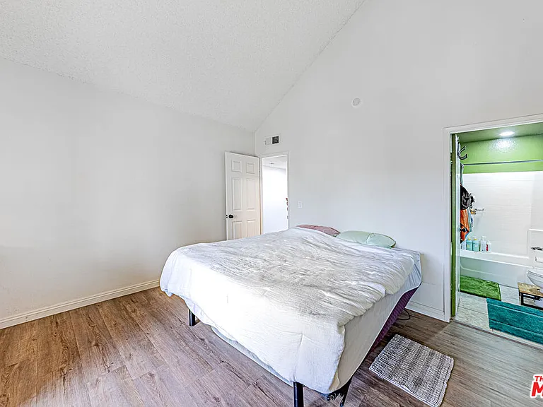 14742 Pioneer Blvd — Photo 25