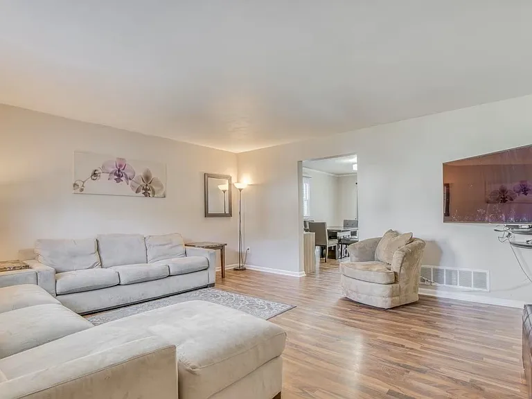 9909 Maidbrook Rd — Photo 3